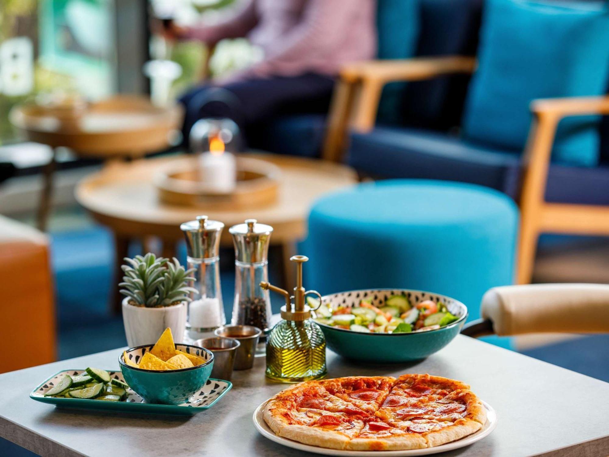 Отель Ibis Budget London Heathrow Хаунслоу